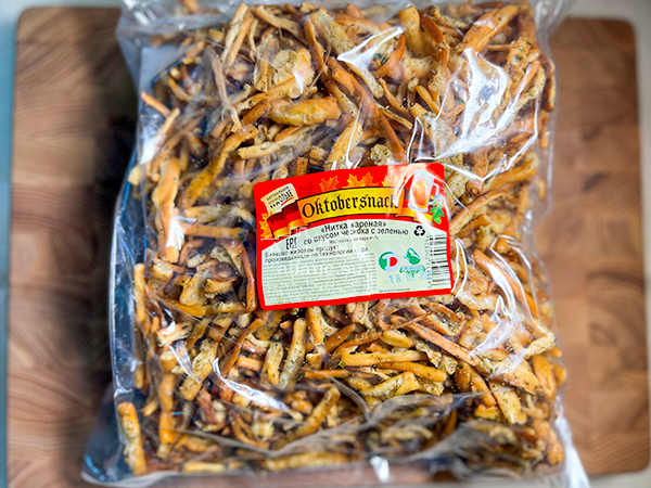 Нитка ЖАРЕНАЯ "Чеснок с зеленью" Oktobersnack 1 кг (сырный продукт) в Дербенте