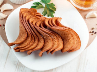 Ресторанные гренки с паприкой: Ресторанные гренки с сметаной и зеленью